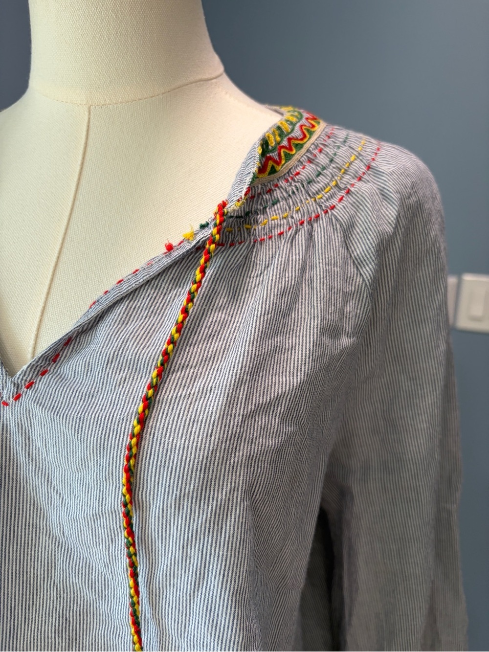 Velvet by Graham & Spencer Striped Embroidered Peasant Blouse Medium - Picture 4 of 10